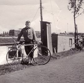 Theo racefiets woonboten